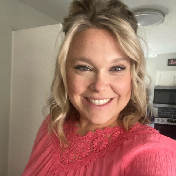 Meet your Posher, Emily - Picture 2 of 7